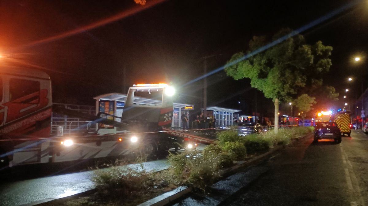 Two dead and others injured in France after car 'ploughs into crowd' by train station