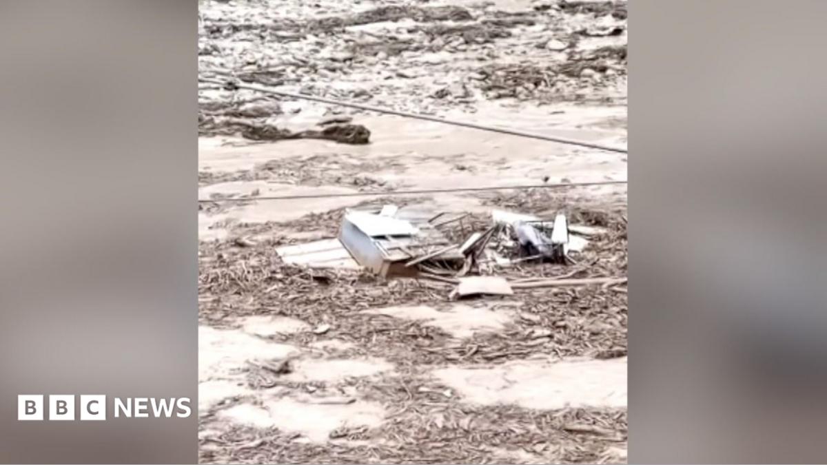 Hikers feared missing after flash flooding hits Grand Canyon