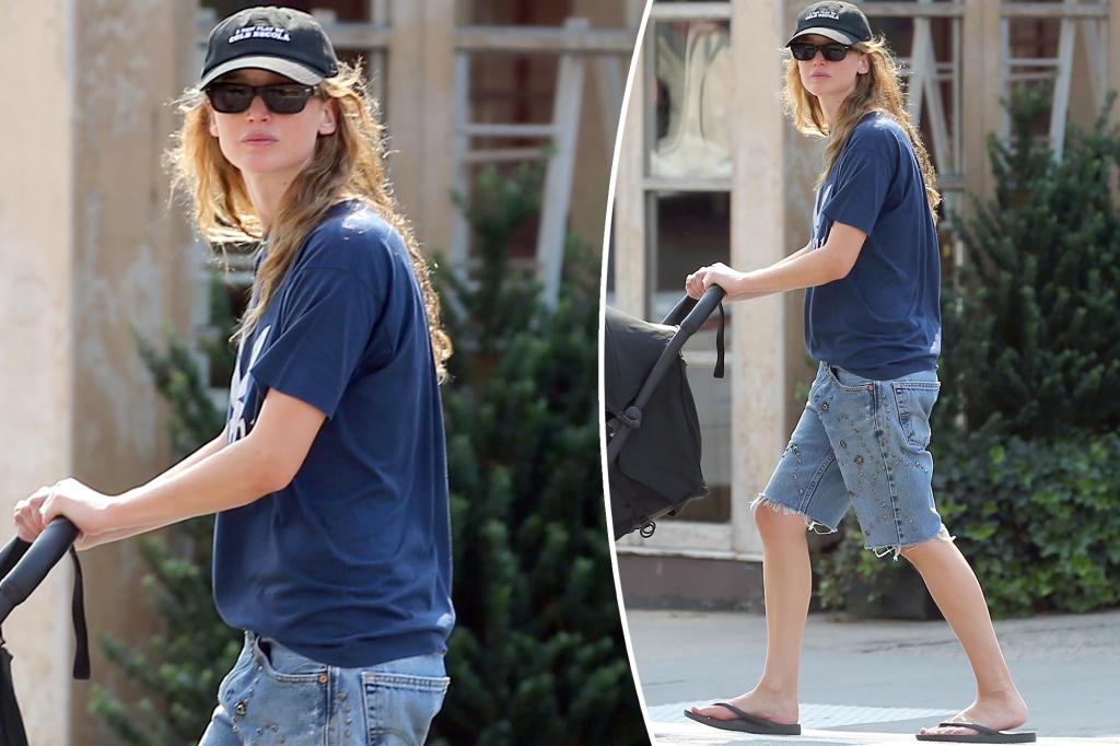 Jennifer Lawrence just wore the $40 summer shoes we’ve also spied on Jennifer Aniston and Katie Holmes