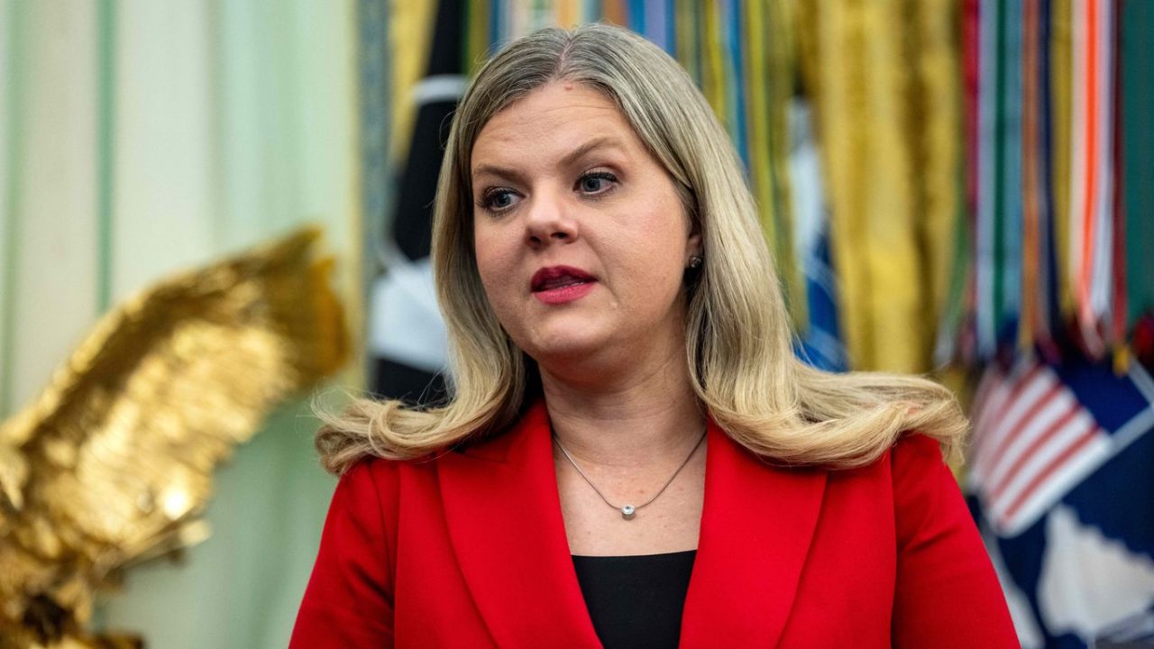 Trump taps White House aide as FDA commissioner