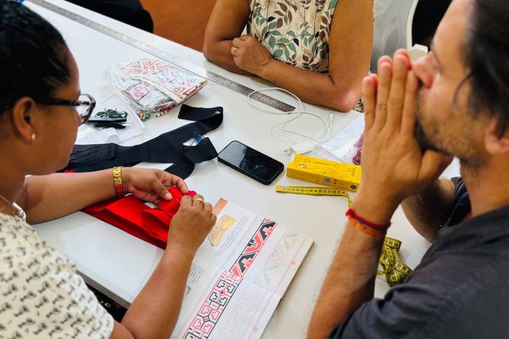 Artesãos da Ilha do Marajó levam coleção brasileira a Milão