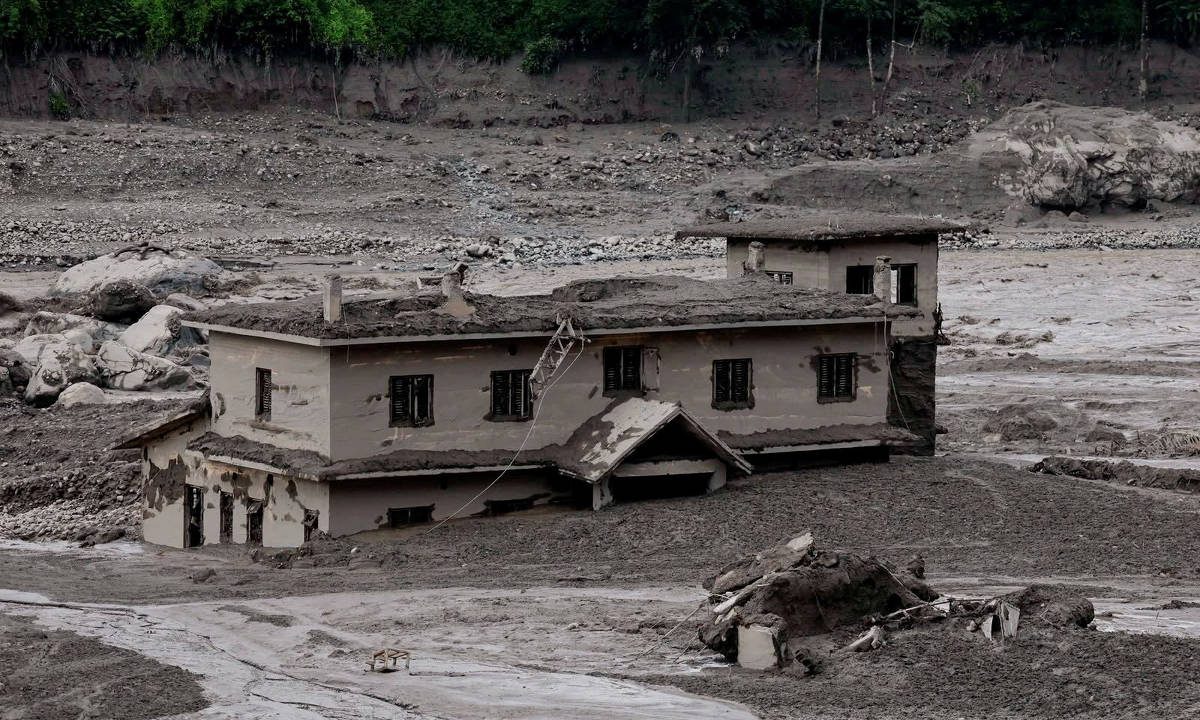 Equipes de resgate procuram mais de 1.300 desaparecidos no Nepal e no Tibete; número de mortos chega a 273