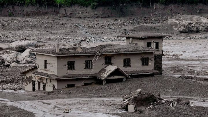 Equipes de resgate procuram mais de 1.300 desaparecidos no Nepal e no Tibete; número de mortos chega a 273