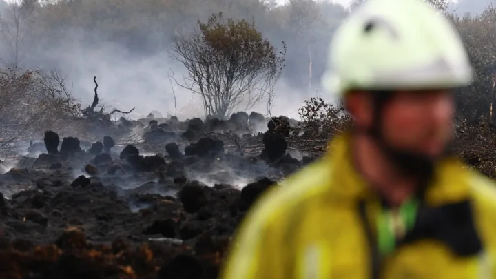 Firefighters push to 'encircle' Belgian wildfire