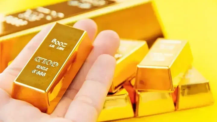 Gold price per tola drops Rs3,700 in Pakistan