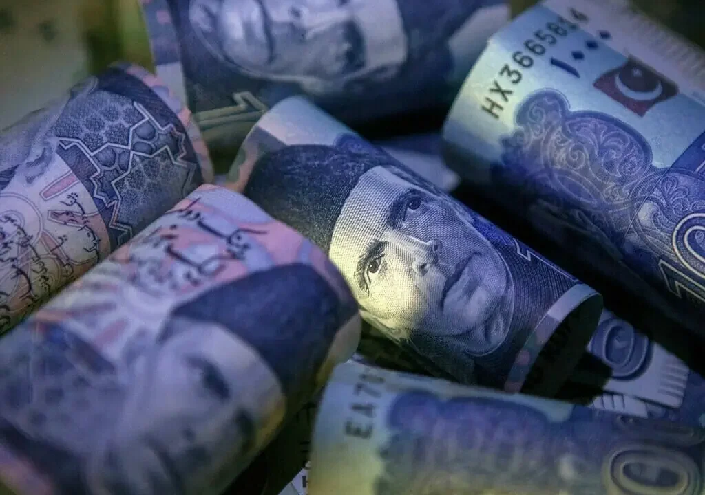 Pakistan rupee records gain against US dollar
