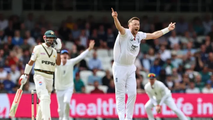Robinson double rocks Pakistan in first Test before rain stops play