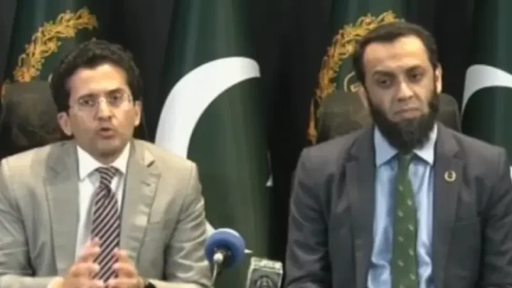 Govt announces 'significant decrease of Rs30-32' in diesel price after talks with refineries