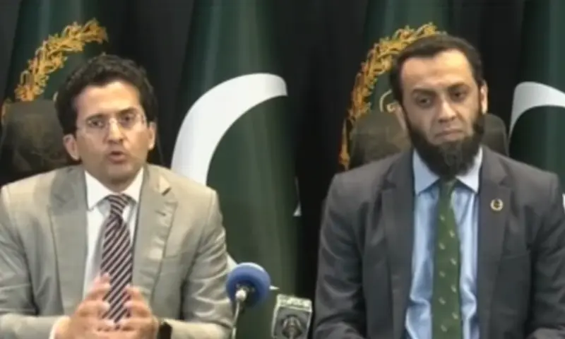 Govt announces 'significant decrease of Rs30-32' in diesel price after talks with refineries