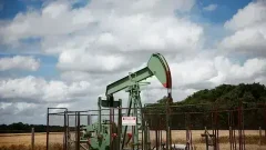 Oil prices settle near 4-week high