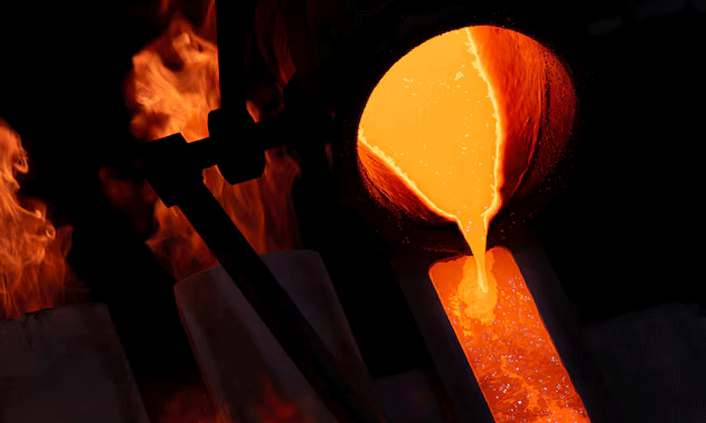 Gold hovers near early-June high on lower bond yields