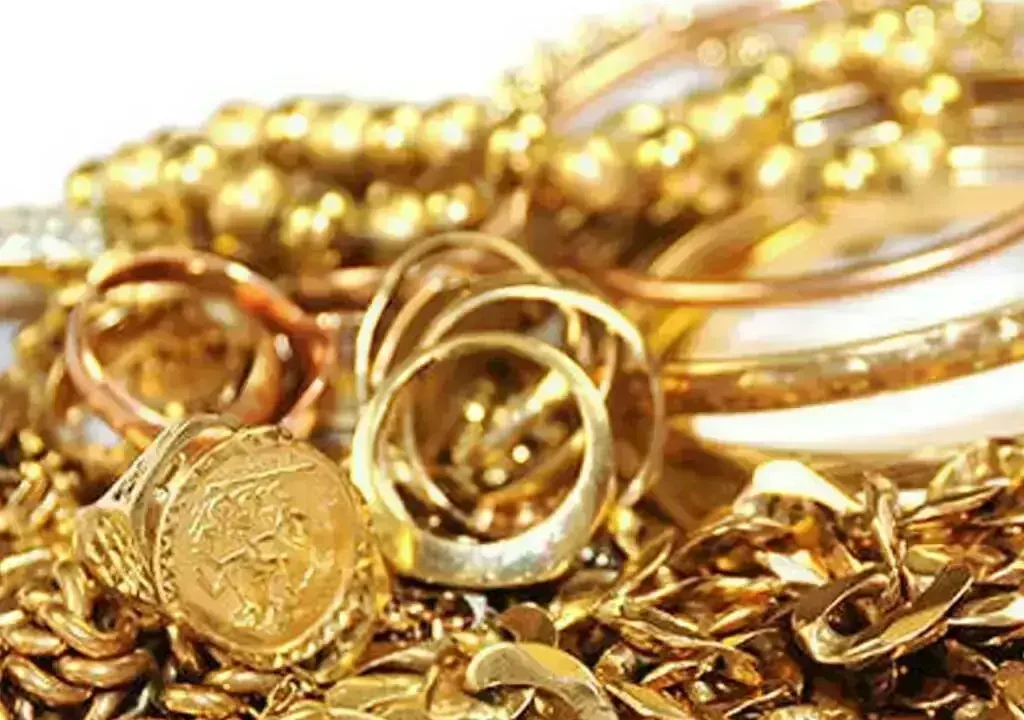 Gold per tola gains Rs13,700 in Pakistan