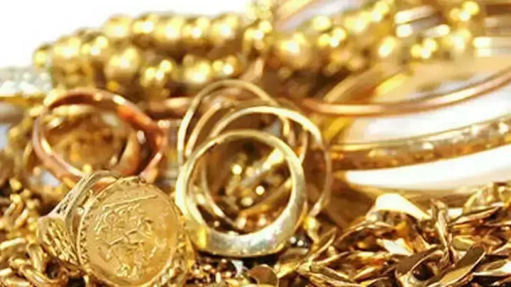 Gold per tola gains Rs13,700 in Pakistan