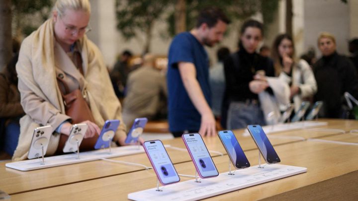 Smartphone buyers seek AI phones while performance remains a key ask, report