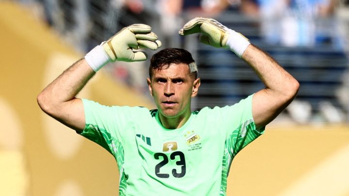 Chelsea sign Argentinian goalkeeper Emiliano Martinez from Aston Villa