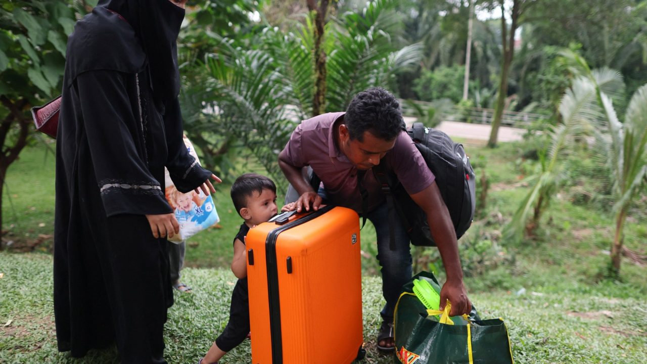Malaysia to return 1,500 Rohingya refugees next month, despite safety fears