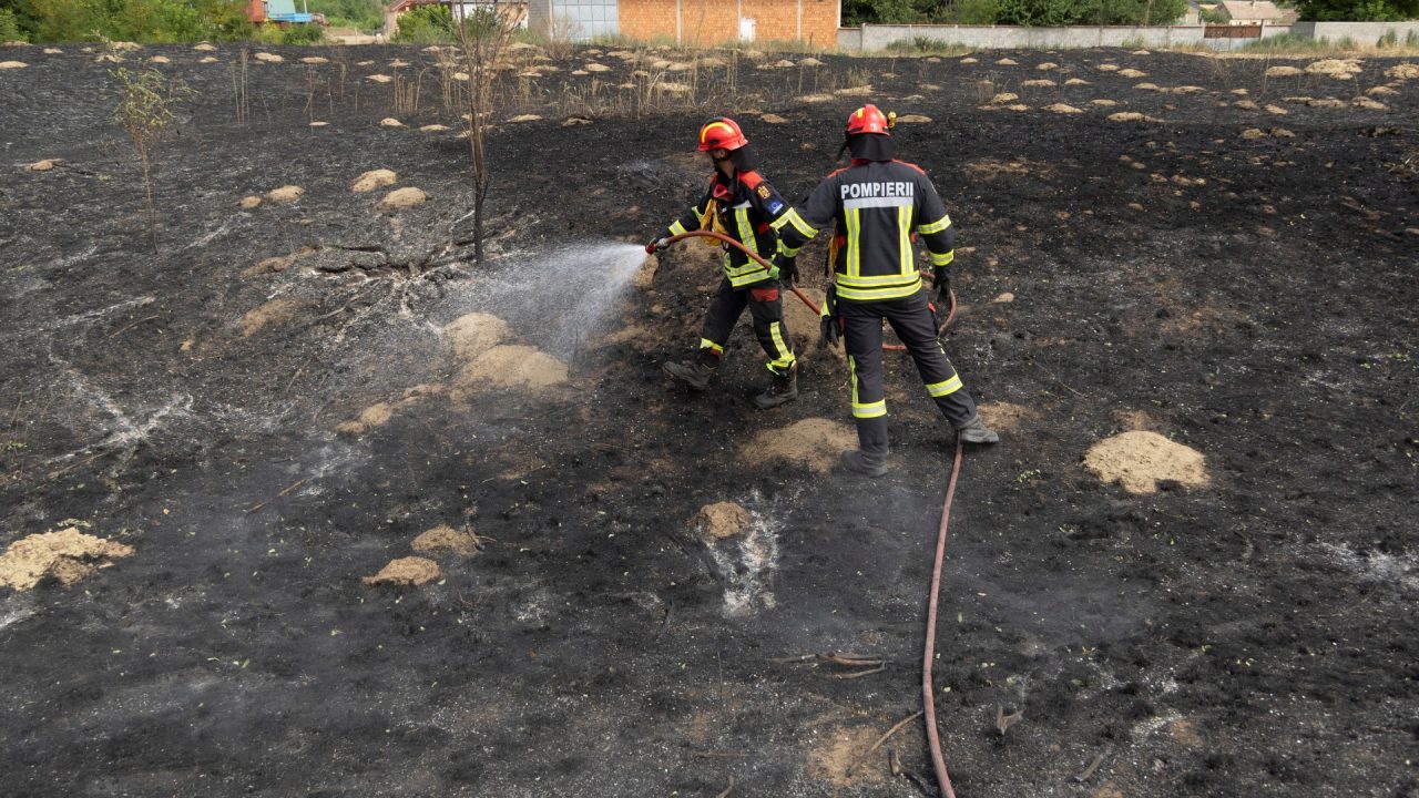 EU, Russian aircraft help Serbia battle wildfires