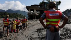 Death toll from Nepal-Tibet flood passes 470 as barrier lake threatens