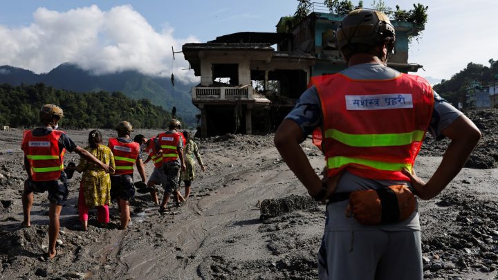 Death toll from Nepal-Tibet flood passes 470 as barrier lake threatens