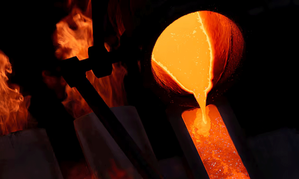 Gold steadies, heads for third straight weekly gain