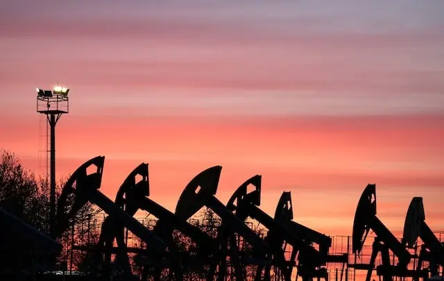 Oil set for second weekly rise as unsettled US-Iran war crimps supply