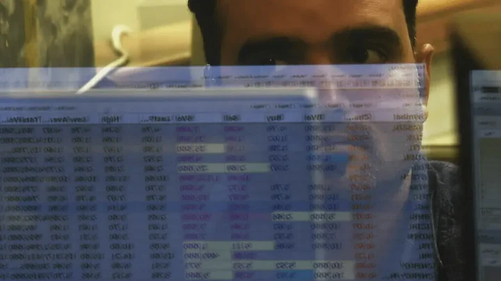 PSX: stocks surge over 800 points in early trade
