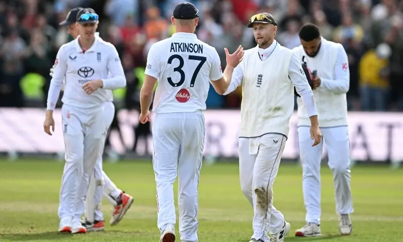 England rout Pakistan by an innings and 103 runs in Headingley Test