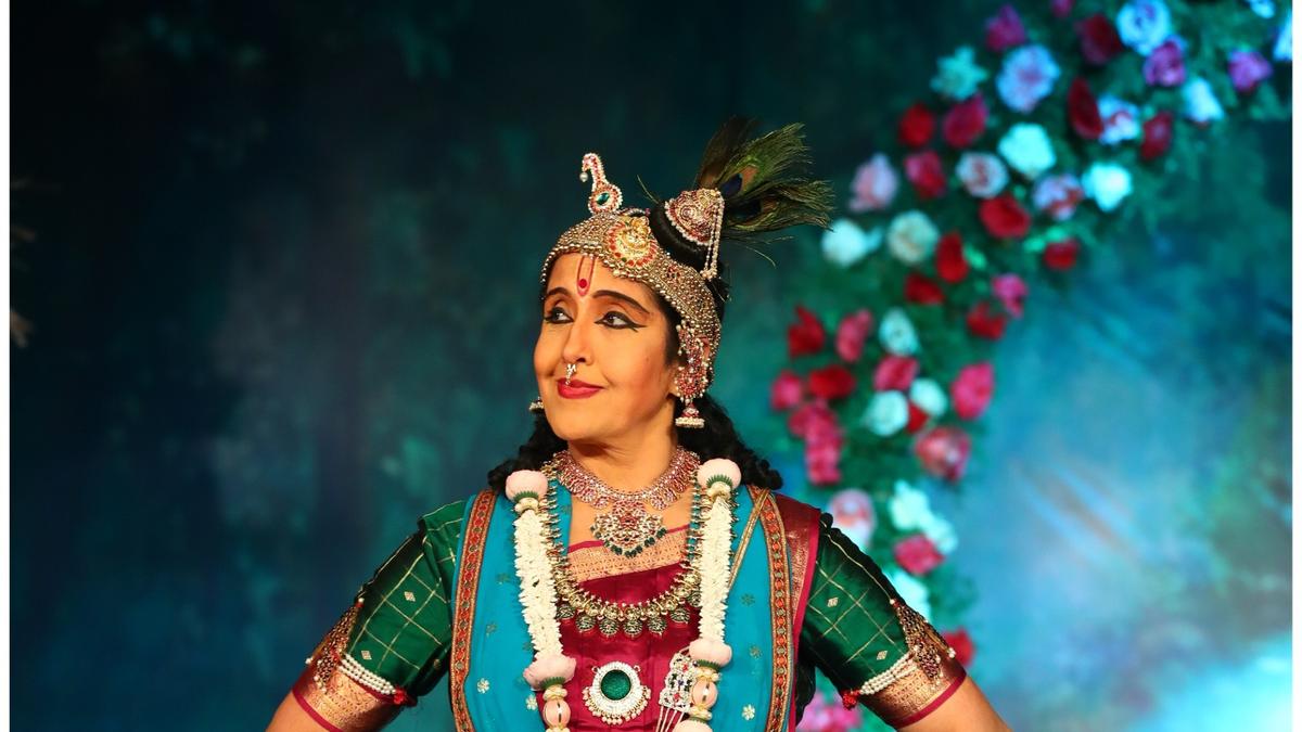 Bala Devi Chandrasekhar recreates the pilgrimage to Pandharpur in her thematic work