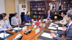Aurangzeb, SG ICCD discuss halal markets