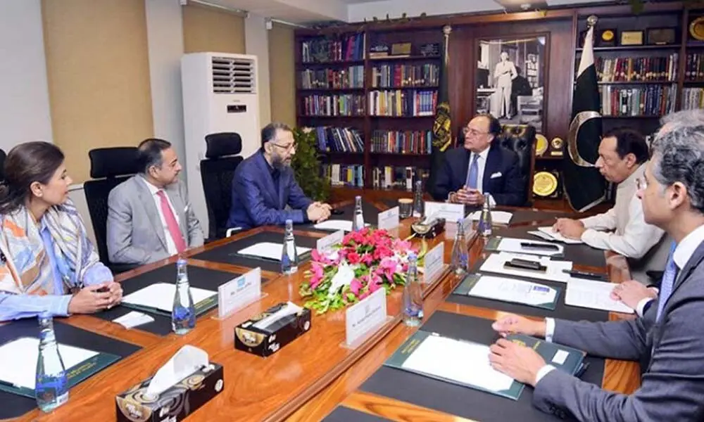 Aurangzeb, SG ICCD discuss halal markets