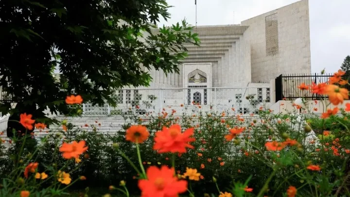 Islamabad chief commissioner seeks early hearing of review petition against order to shift Imran to private hospital