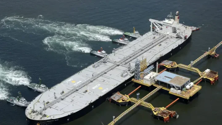 India launches rescue operation as bulk carrier sinks off east coast