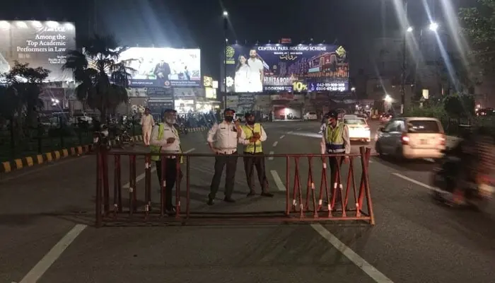 Lahore traffic police going beyond the road for recovery of e-challan dues