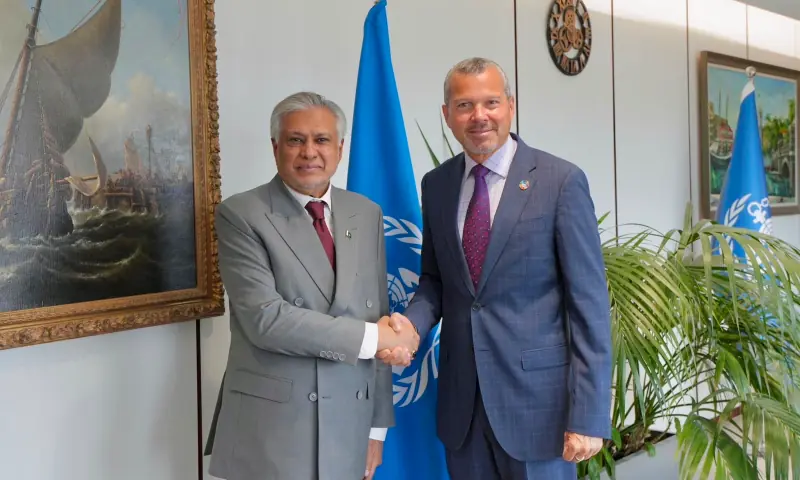 In meeting with IMO chief, Dar calls for 'urgent intervention' for return of Pakistani sailors held by Somali pirates