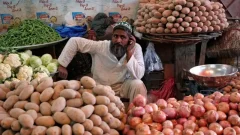 Hike in flour, onion prices adds to consumers’ woes in Karachi