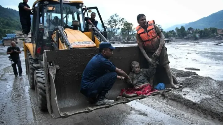 Search underway for 1,000 missing after deadly Nepal-Tibet floods