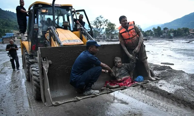 Search underway for 1,000 missing after deadly Nepal-Tibet floods