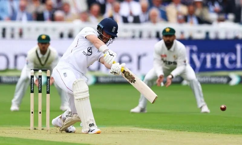 Pakistan bowl against England in rain-delayed second Test