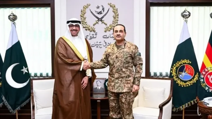 CDF Munir, Kuwaiti delegation vow to strengthen 'mutually beneficial defence partnership'