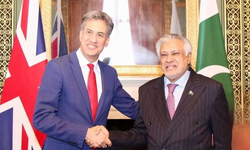DPM Dar, British foreign secretary discuss Indus Waters Treaty, regional security: FO