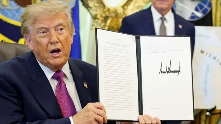 Trump orders Lake Ontario to be renamed 'Lake America'