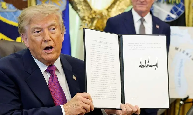 Trump orders Lake Ontario to be renamed 'Lake America'