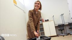 Iceland EU referendum on a knife edge as counting continues