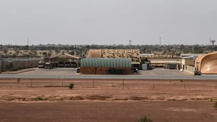 Clashes in Niger's Niamey after troops attempt to storm presidential palace
