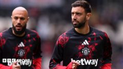 LIVEPremier League: Rashford on bench as Man Utd visit promoted Hull on opening weekendGet predictions, fan reaction, score updates and match stats from five Premier League games on Saturday, starting with Hull v Man Utd.