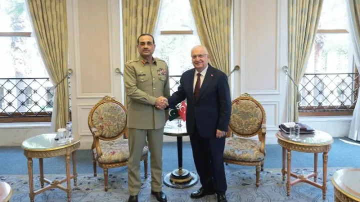 CDF Munir meets Turkish defence minister ahead of first Makkah defence pact meeting