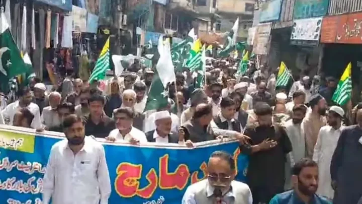 Peace march in AJK's Sudhnoti demands early elections, end to blockades