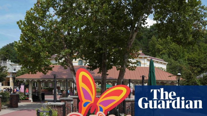 ‘It’s sad to lose a really nice person’: mourners flock to Dollywood after death of Dolly Parton
