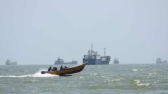 Iran, Oman discuss temporary Hormuz corridor as impasse with US drags on