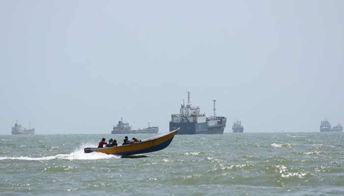 Iran, Oman discuss temporary Hormuz corridor as impasse with US drags on